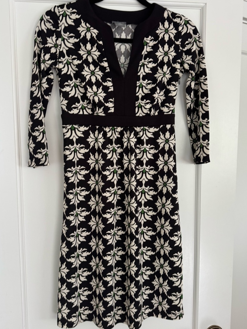 Ann Taylor Black and White Petite Sheath Dress - Size 0P - Professional Style